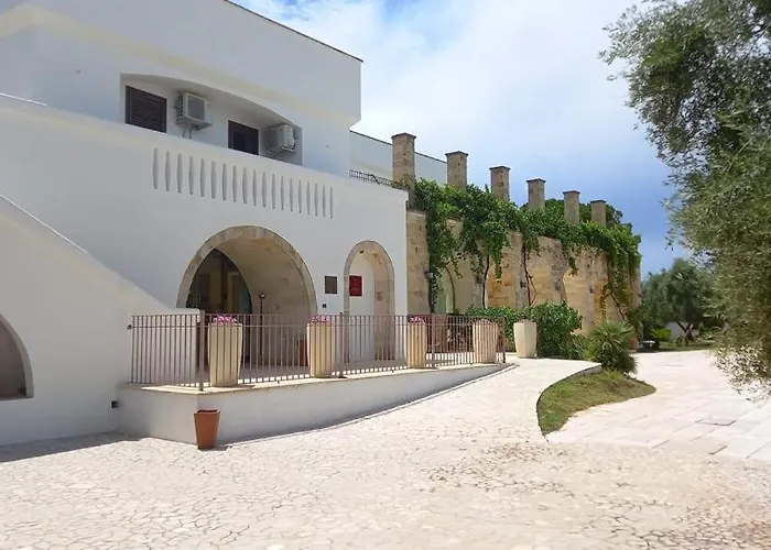 Relais Porta Del Sud 4* אוסטוני